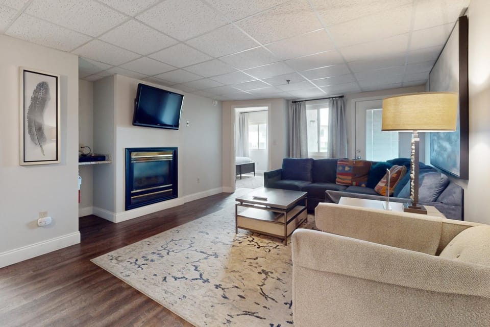 2 All-Suite Condos Sleeps & River View Balconies House in Pigeon Forge