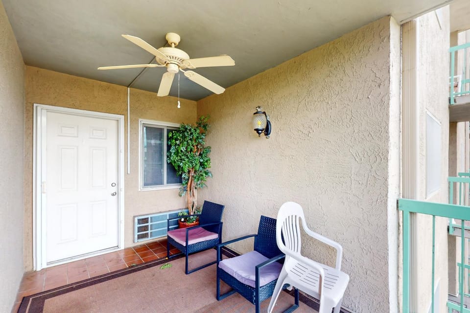 River Place Condo Sleeps 6 Mtn River View Balcony House in Pigeon Forge