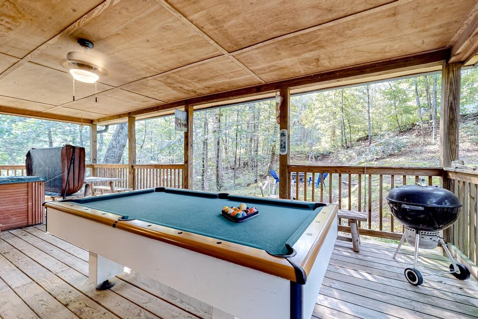 Homey Cabin W Hot Tub 2 Porches Pool Table Games Cabin in Sevier County