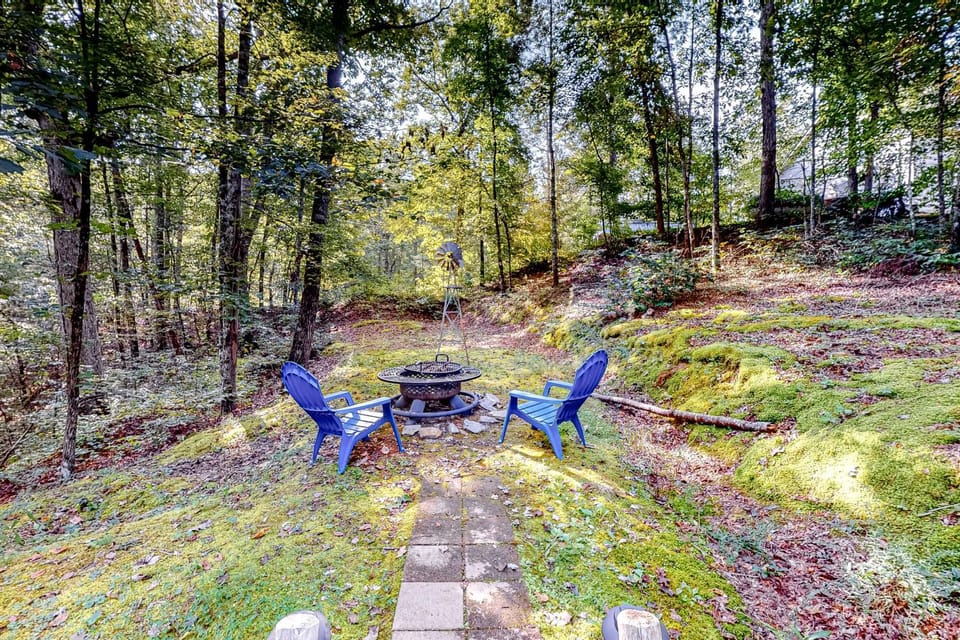 Homey Cabin W Hot Tub 2 Porches Pool Table Games Cabin in Sevier County
