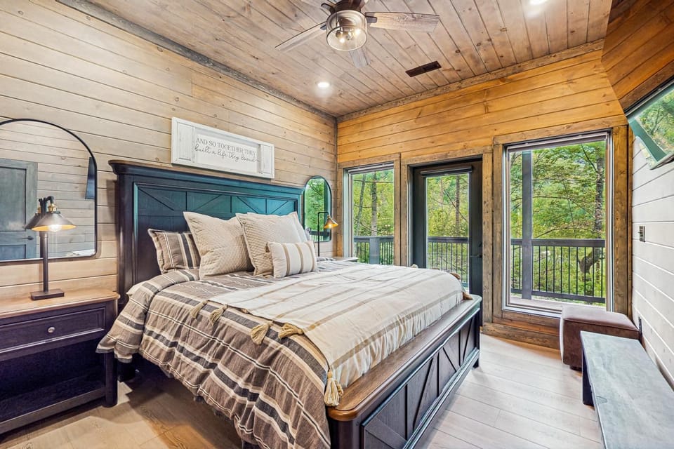 Enchanting Cabin Sleeps 12 Hot Tub Game Room Cabin in Gatlinburg