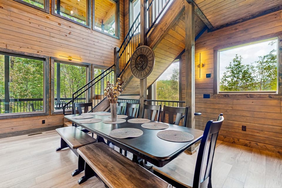 Enchanting Cabin Sleeps 12 Hot Tub Game Room Cabin in Gatlinburg