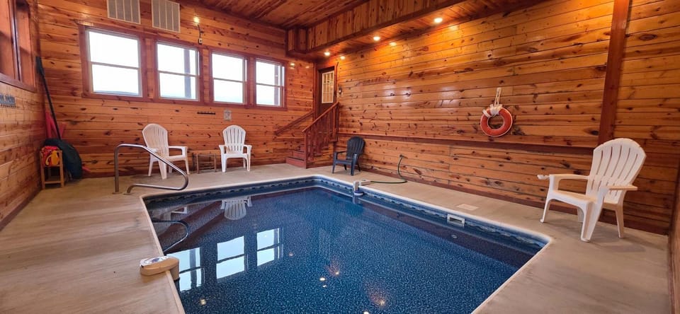 Luxe Sister Cabins Sleeps 24 Pool Hot Tub Games Cabin in Gatlinburg