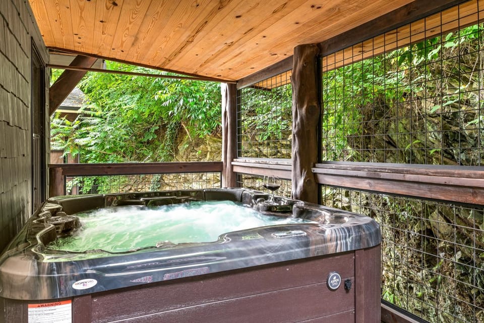 Fairytale Mtn Cottage Sleeps 6 Hot Tub Fireplace House in Gatlinburg