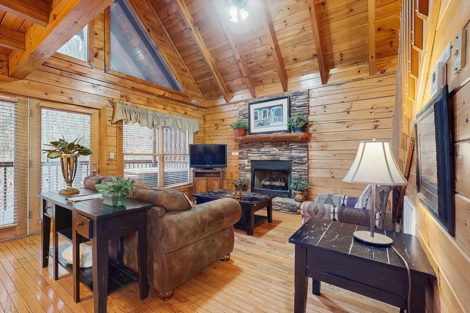 Cabin N Gorgeous Wooded Setting Sleeps 6 Hot Tub Cabin in Sevier County