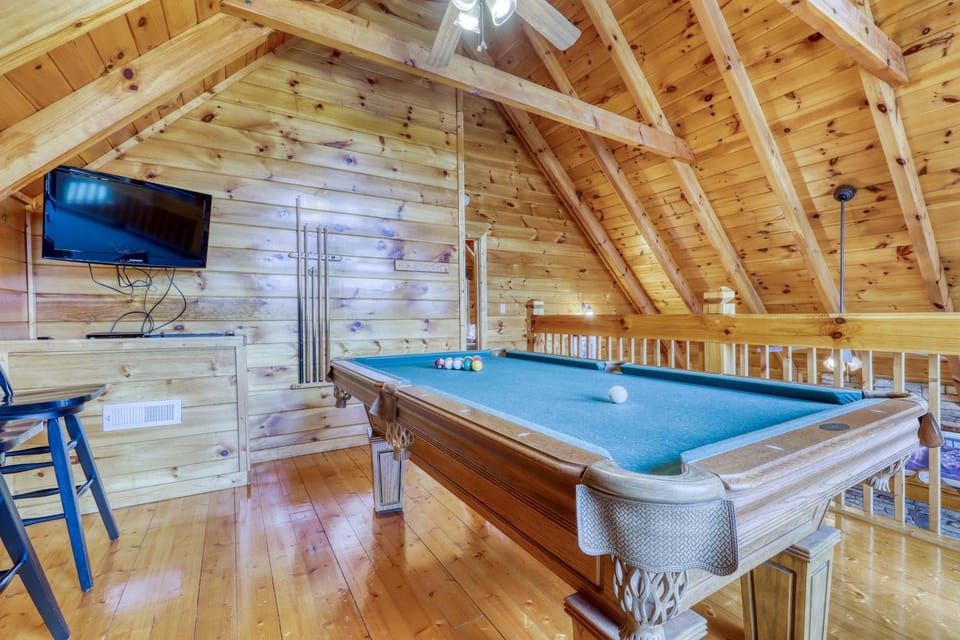 Hilltop Cabin Sleeps 6 Hot Tub Games Views Pool Cabin in Sevier County