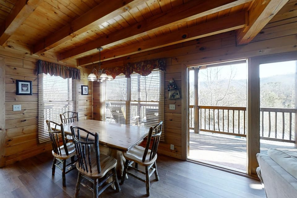 Elegant 2 Story Cabin Sleeps 6 Hot Tub Pool Table Cabin in Sevier County