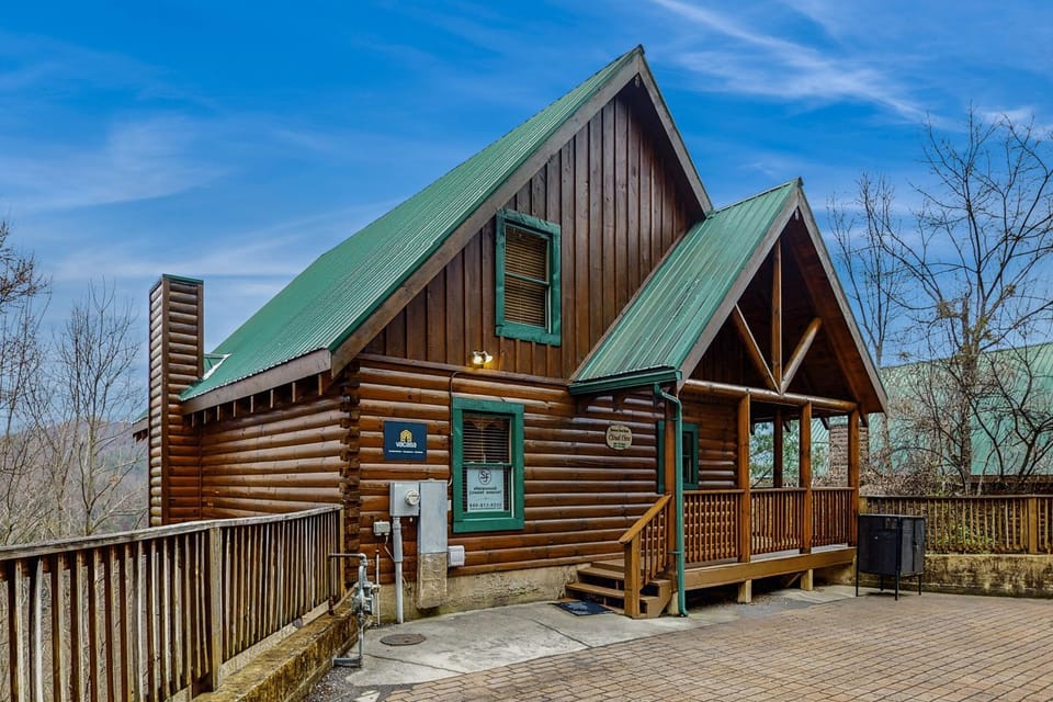 Charming Cabin Sleeps 6 Views Hot Tub Shared Pool Cabin in Sevier County