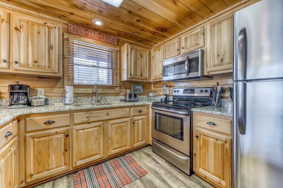 Rustic Home Sleeps 13 Hot Tub Shared Pool Access House in Sevier County