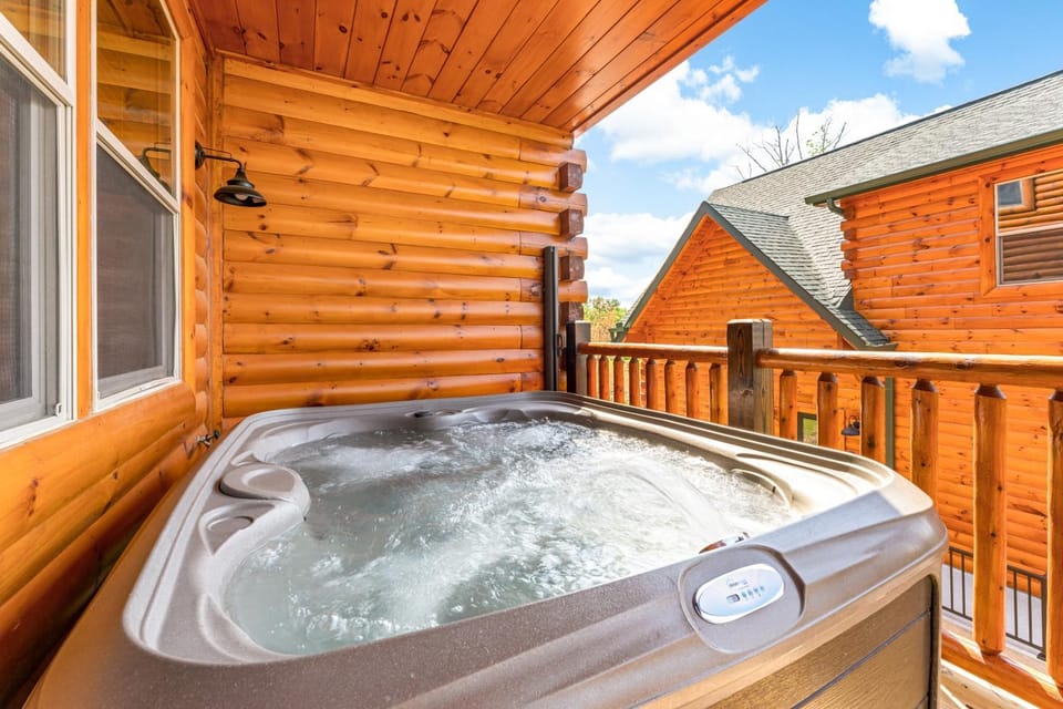 Luxe Cabin Sleeps 14 Pool Hot Tub Theater Room Cabin in Pigeon Forge
