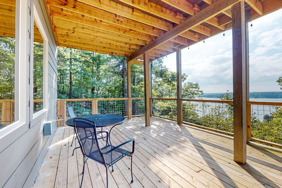 Waterfront Home N Douglas Lake 2 decks Rec room House in Douglas Lake