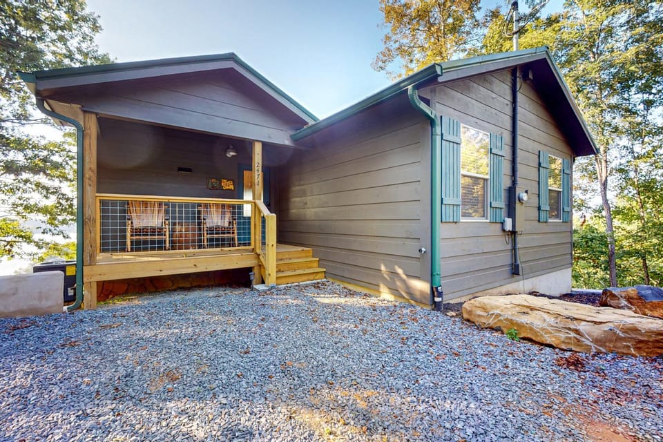 Waterfront Home N Douglas Lake 2 decks Rec room House in Douglas Lake