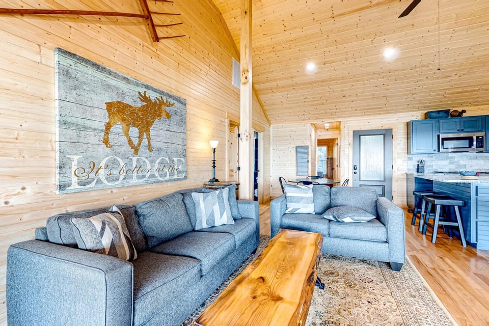 Waterfront Home N Douglas Lake 2 decks Rec room House in Douglas Lake