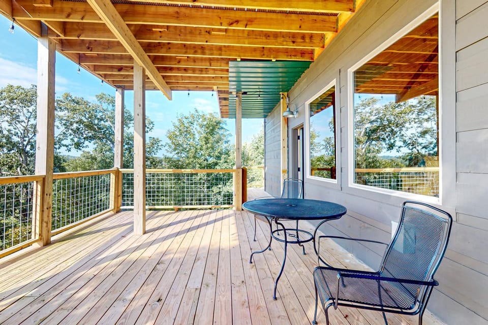 Waterfront Home N Douglas Lake 2 decks Rec room House in Douglas Lake