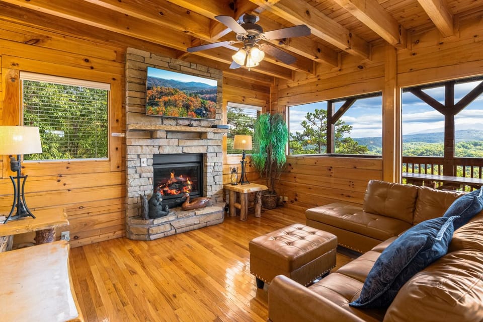 Log Cabin Sleeps 6 Stunning Mtn View Hot Tub Pool Cabin in Sevier County