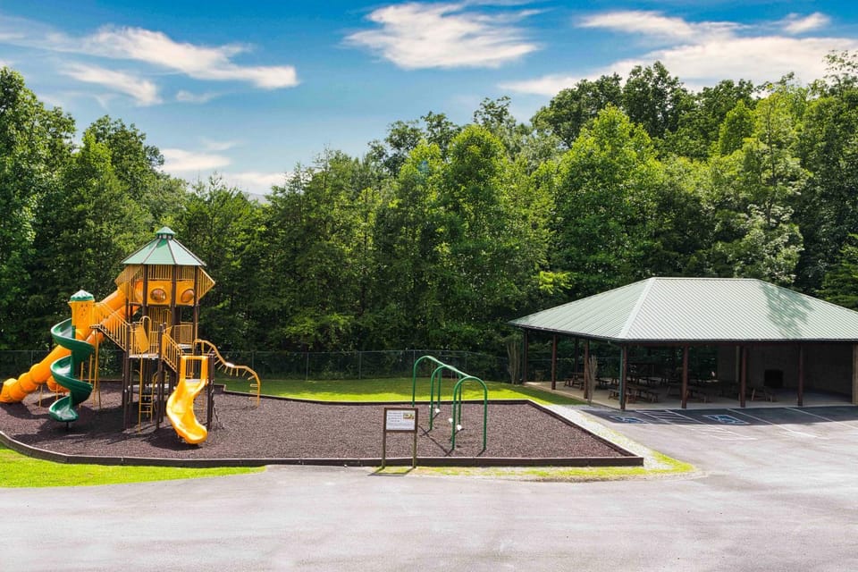 Log Cabin Sleeps 6 Stunning Mtn View Hot Tub Pool Cabin in Sevier County