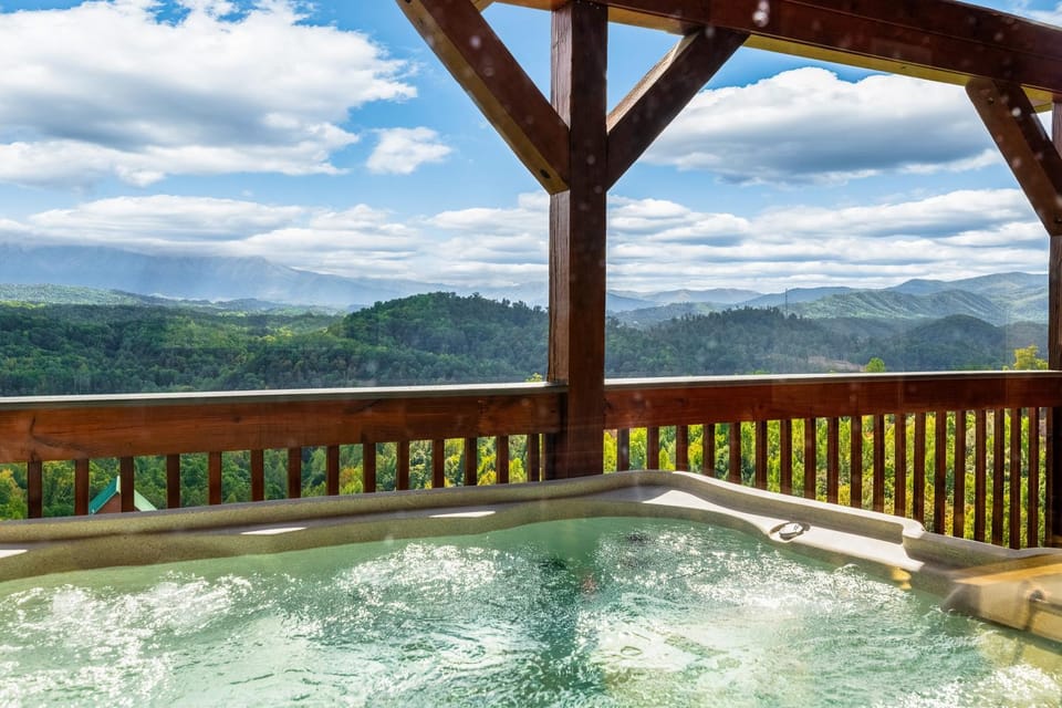 Log Cabin Sleeps 6 Stunning Mtn View Hot Tub Pool Cabin in Sevier County