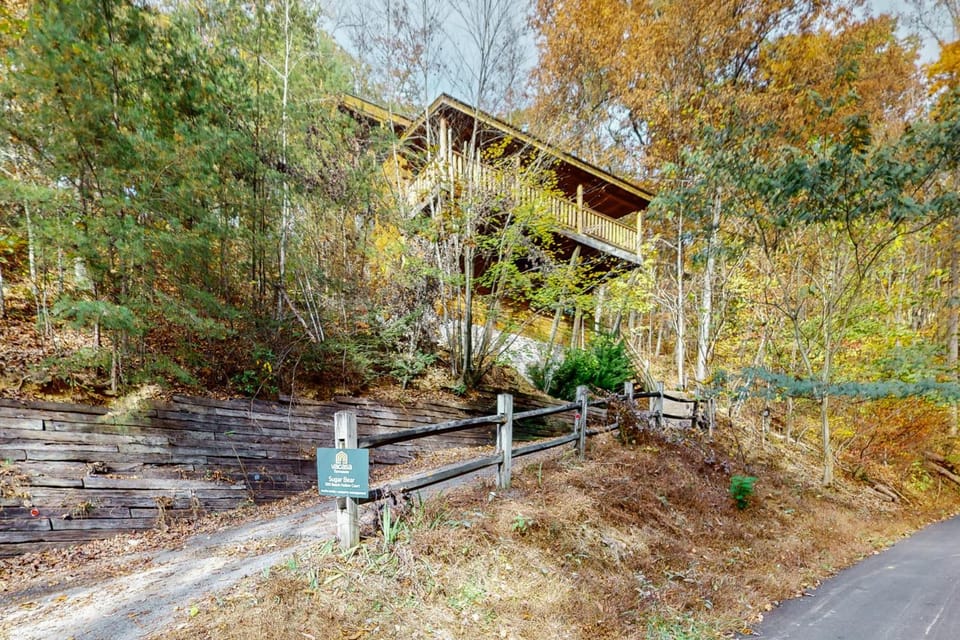 Dog Welcome Cabin Sleeps 6 Hot Tub Woodland Views Cabin in Gatlinburg