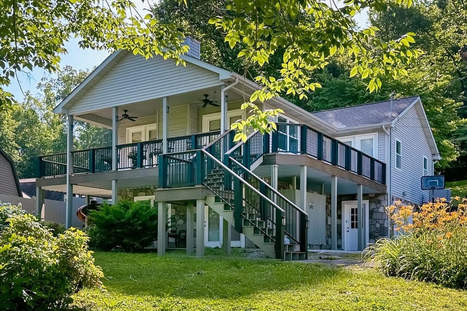 Waterfront Living Sleep 10 Dock Boat Launch Grill House in Norris Lake