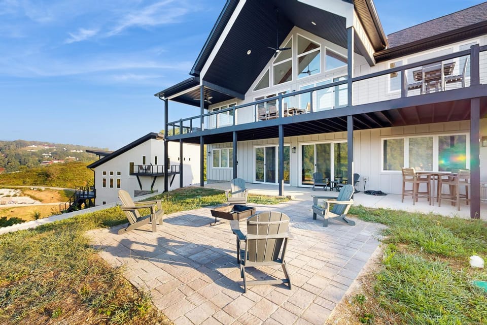 Lakeside Chalet Nr Deerfield Res Sleeps 10 Games House in Norris Lake