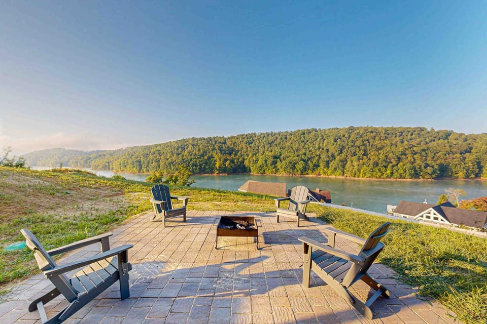 Lakeside Chalet Nr Deerfield Res Sleeps 10 Games House in Norris Lake