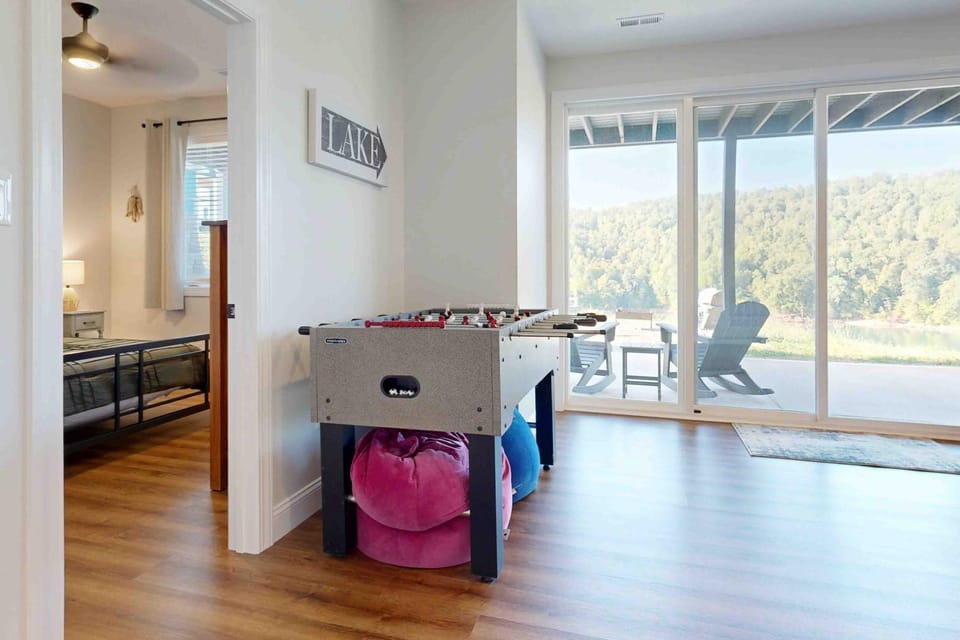 Lakeside Chalet Nr Deerfield Res Sleeps 10 Games House in Norris Lake