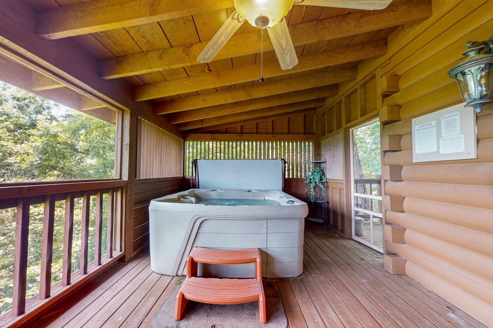 Hillside Cabin Sleeps 12 Hot Tub Ping Pong Games Cabin in Pigeon Forge