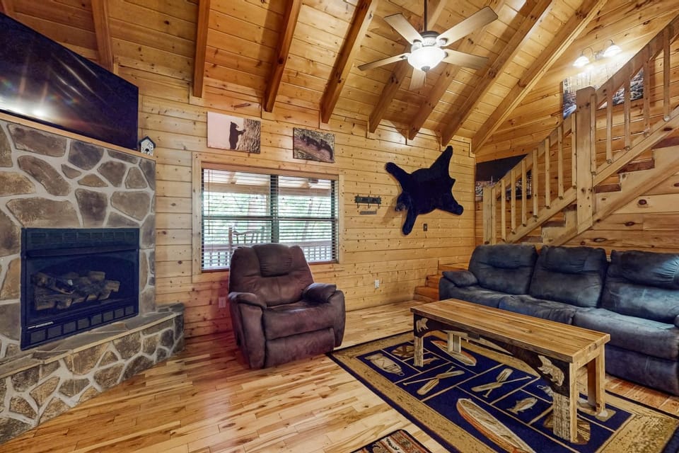 Tennessee Breeze Sleeps 11 Hot Tub Deck Pool Table House in Pigeon Forge