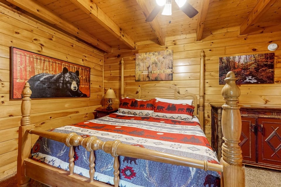 Tennessee Breeze Sleeps 11 Hot Tub Deck Pool Table House in Pigeon Forge