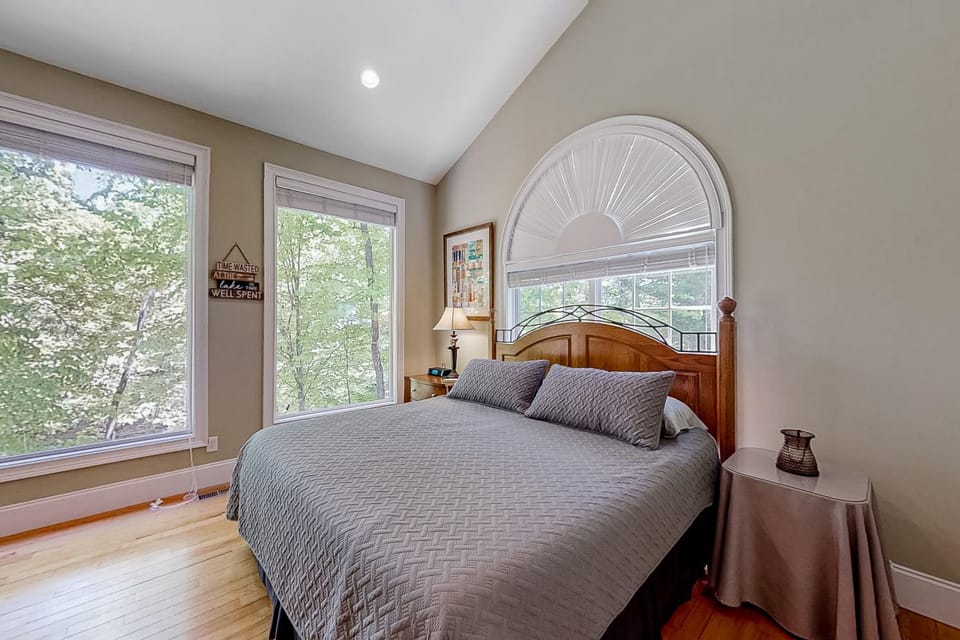 Charming Lakefront Home Sleep 12 Dock Boat Launch House in Norris Lake