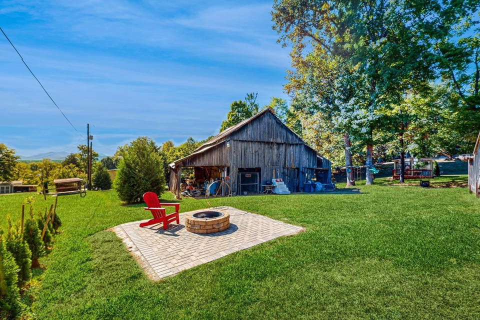Charming Cabin Sleeps 8 Fire Pit Picnic Area Cabin in Sevier County
