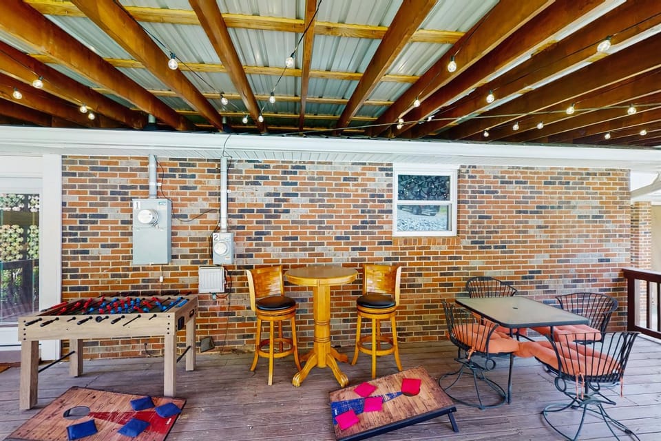 Creekside Retreat Near Gatlinburg's Arts & Crafts House in Gatlinburg