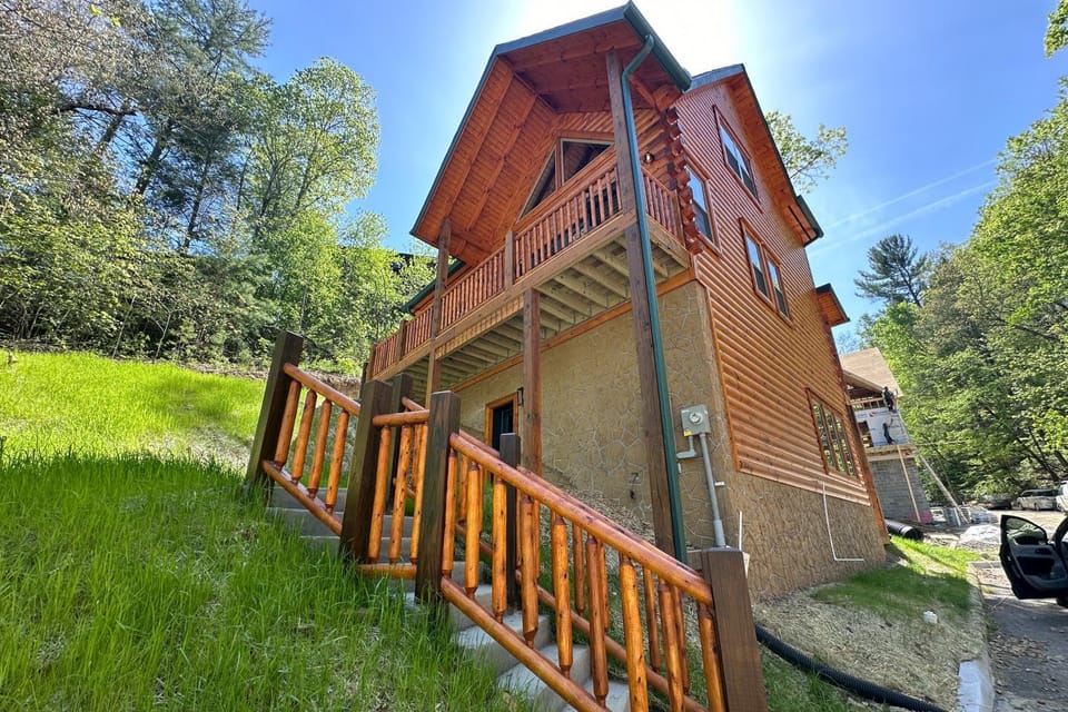 Luxe Cabin Sleep 10 Indoor Pool Home Theater Deck Cabin in Pigeon Forge