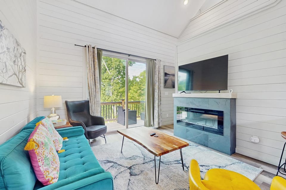 Relaxing Cabin W Mtn View Sleeps 6 Deck Jacuzzi Cabin in Douglas Lake