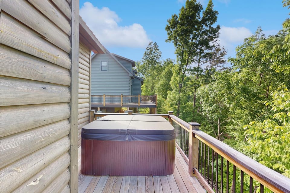 Relaxing Cabin W Mtn View Sleeps 6 Deck Jacuzzi Cabin in Douglas Lake