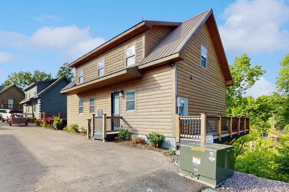 Relaxing Cabin W Mtn View Sleeps 6 Deck Jacuzzi Cabin in Douglas Lake