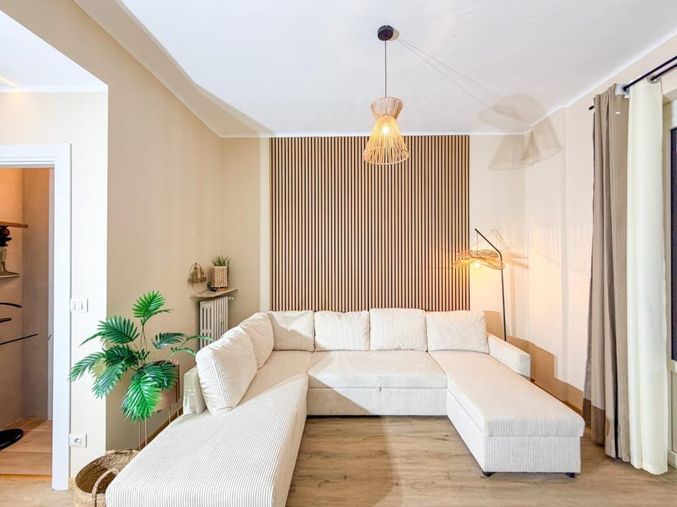 Bed, Living room, Photo of the whole room, Seating area, Bedroom