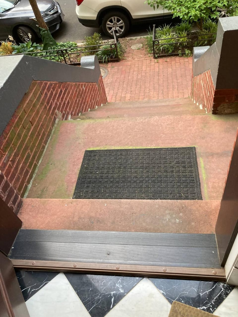 2BR Garden Level Guest Suite by White House Apartment in Arlington