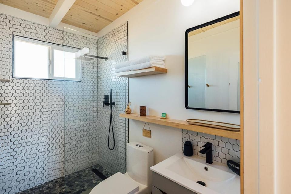 Shower, Toilet, Bathroom, towels, towels