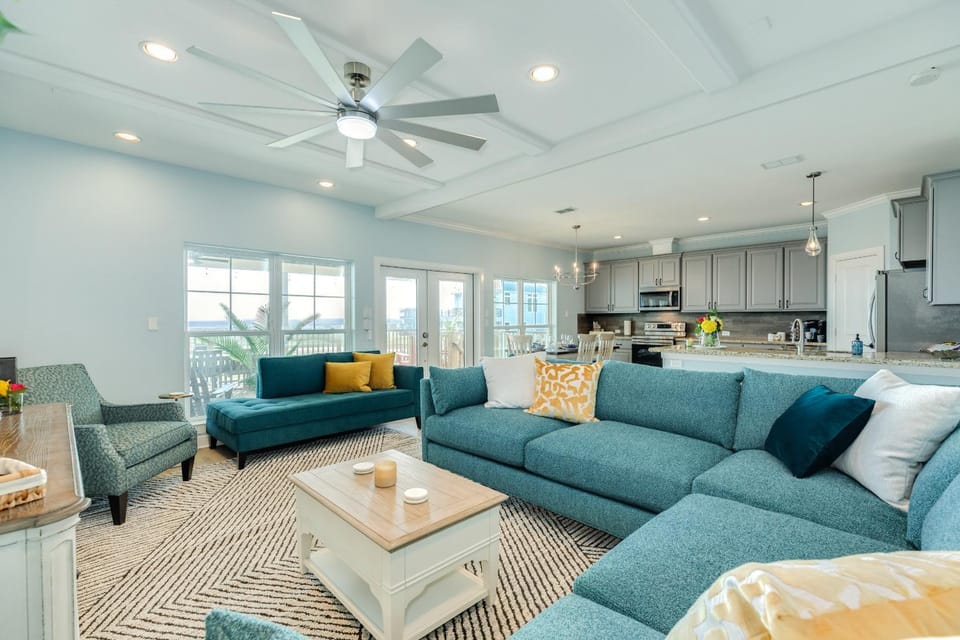 Kitchen or kitchenette, Living room, Seating area, Dining area