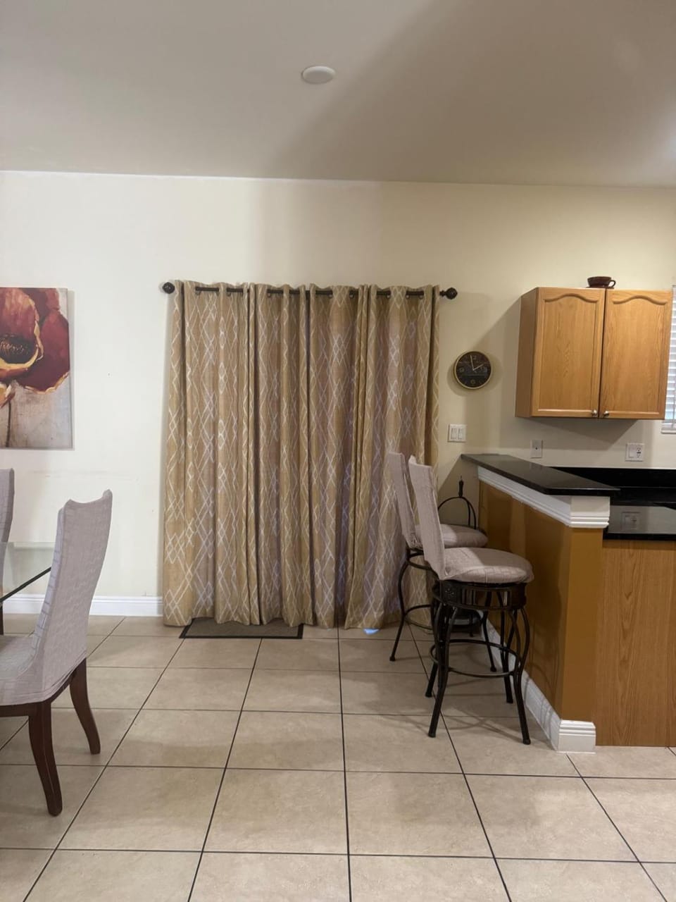Kitchen or kitchenette, Dining area