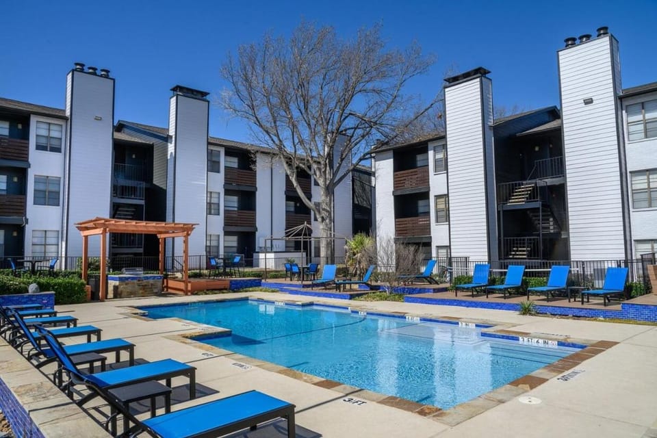 The Landry 136 Spacious and Cozy 2 Bedroom 2bth Apartment in Arlington