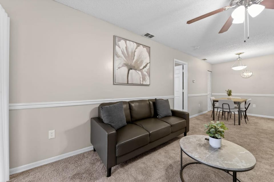 Modern 1BR with Premium Finishes Apartment in Longwood