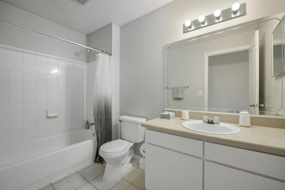 Spacious 2BR with Open Layout Apartment in Longwood