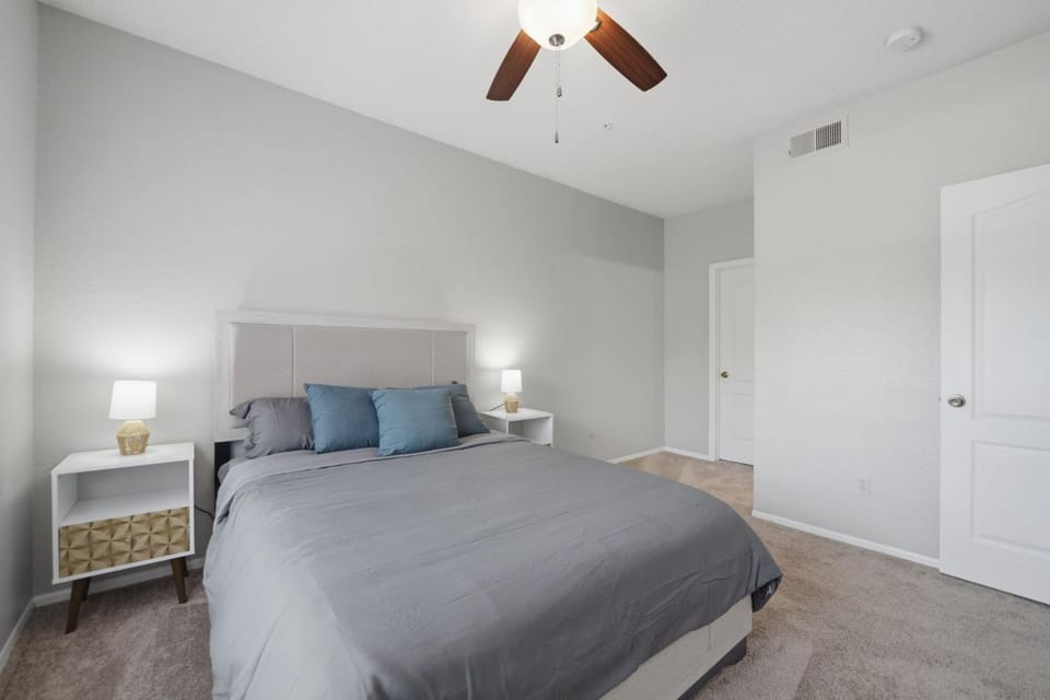 Spacious 2BR with Open Layout Apartment in Longwood