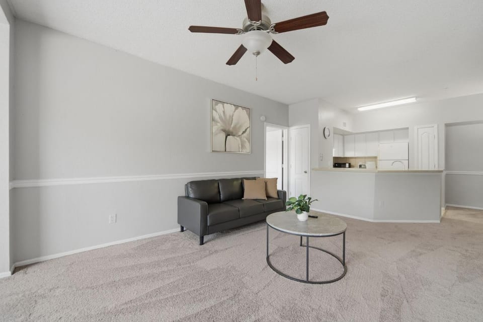 Spacious 2BR with Open Layout Apartment in Longwood