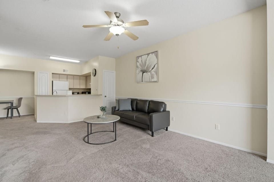 1BR with Open-Concept Living Apartment in Longwood