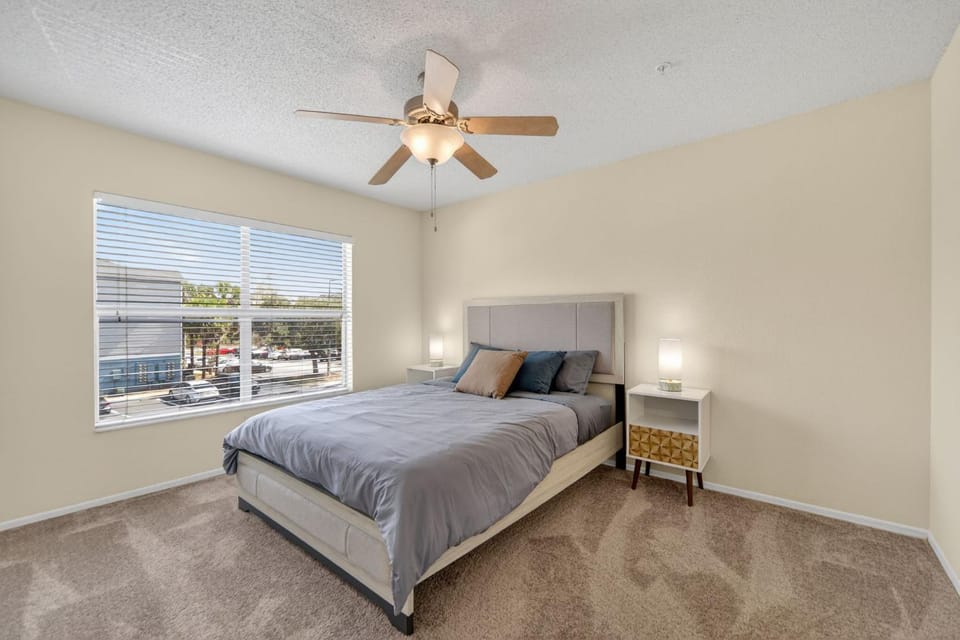 Modern 2BR Stay in Prime Location Apartment in Longwood