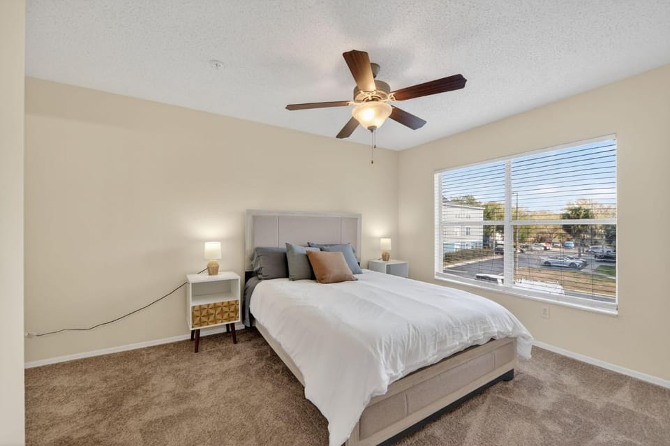 Modern 2BR Stay in Prime Location Apartment in Longwood