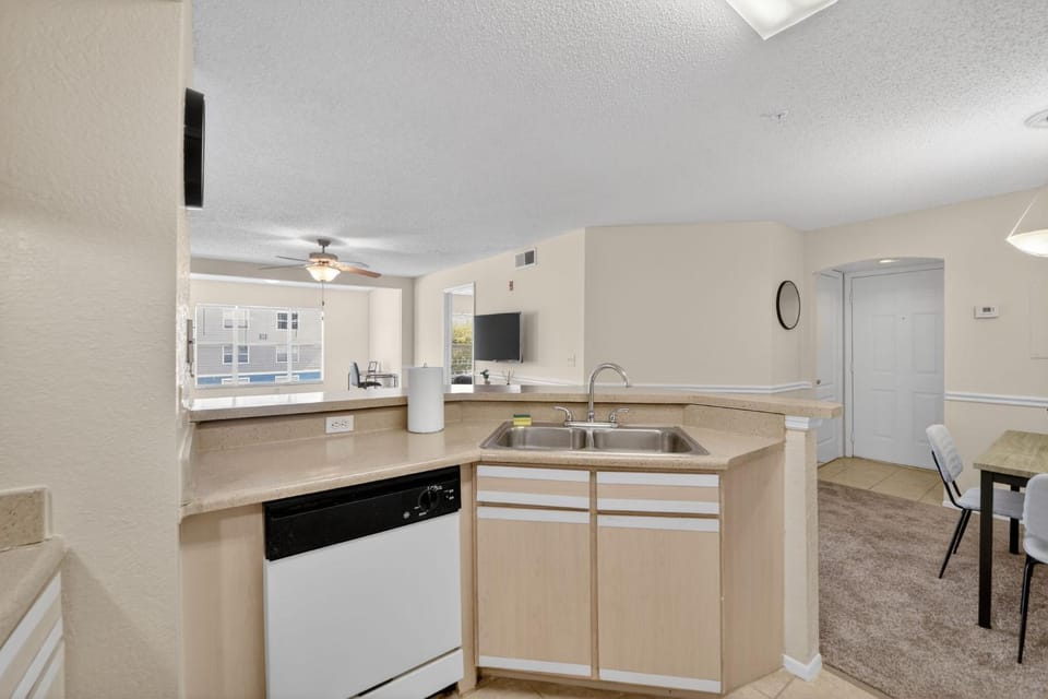 Modern 2BR Stay in Prime Location Apartment in Longwood